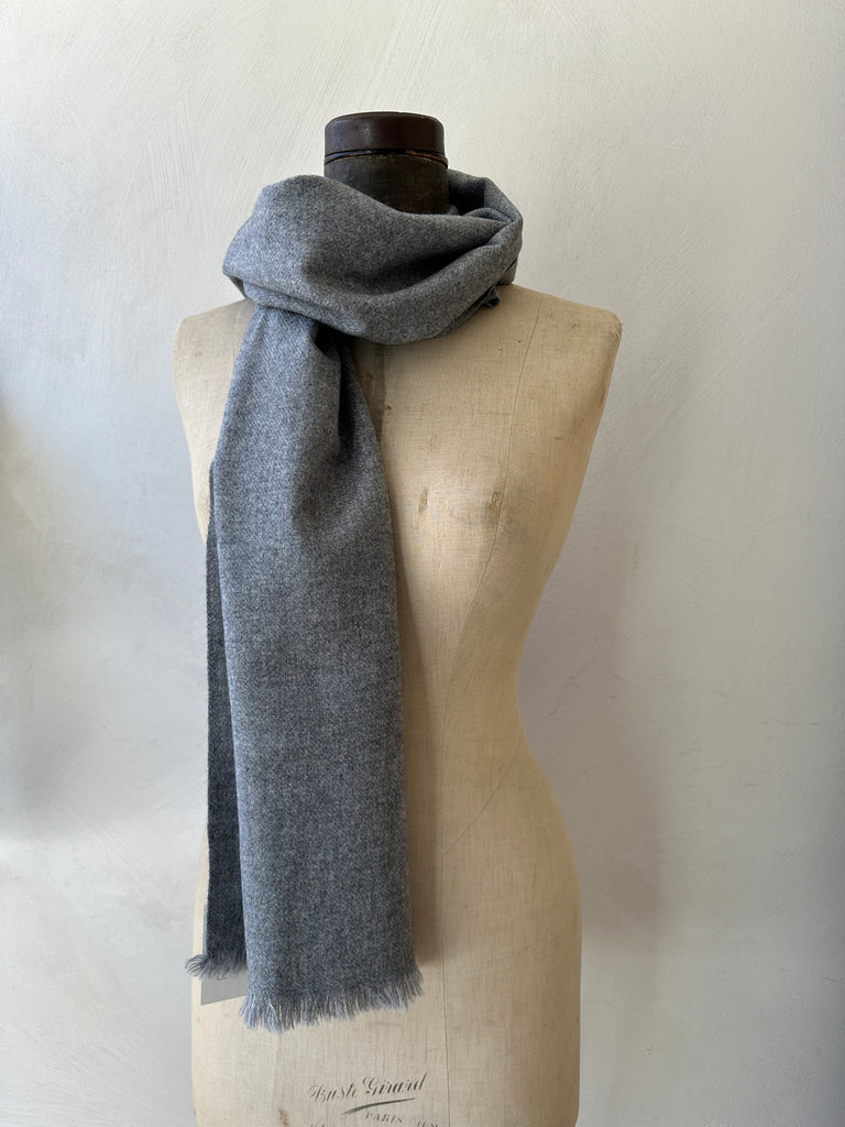 Flannel Grey Cashmere scarf in natural undyed colour