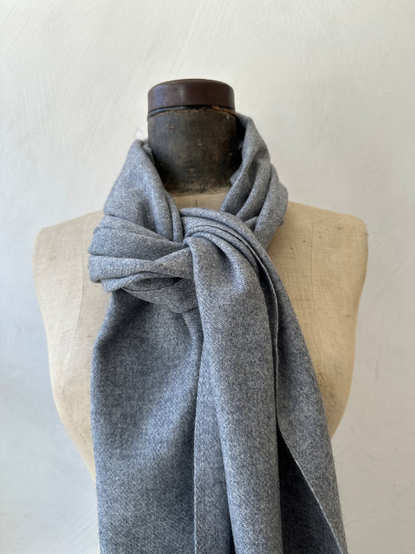 Flannel Grey Cashmere scarf in natural undyed colour