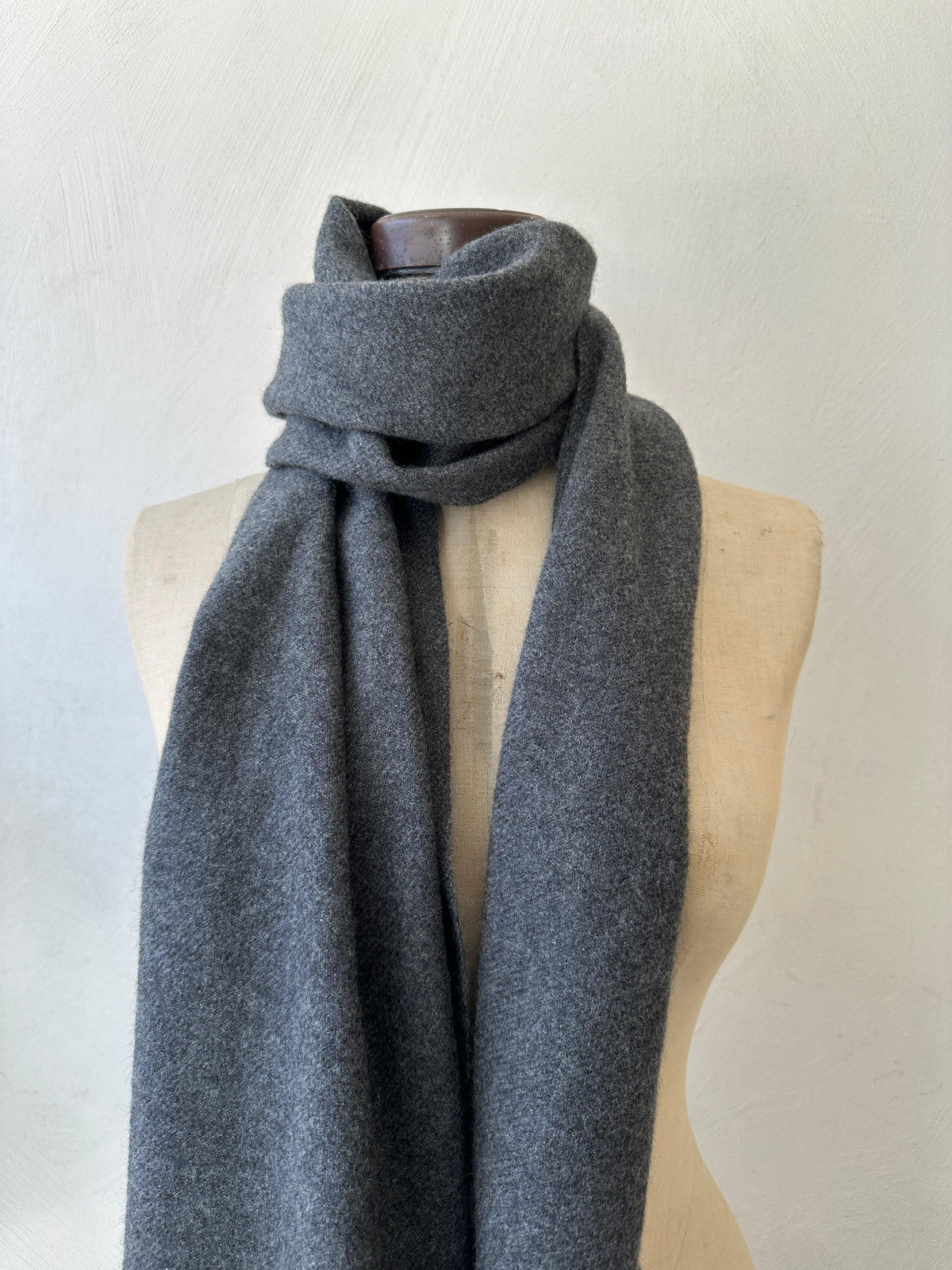 Charcoal Cashmere scarf in natural undyed colour