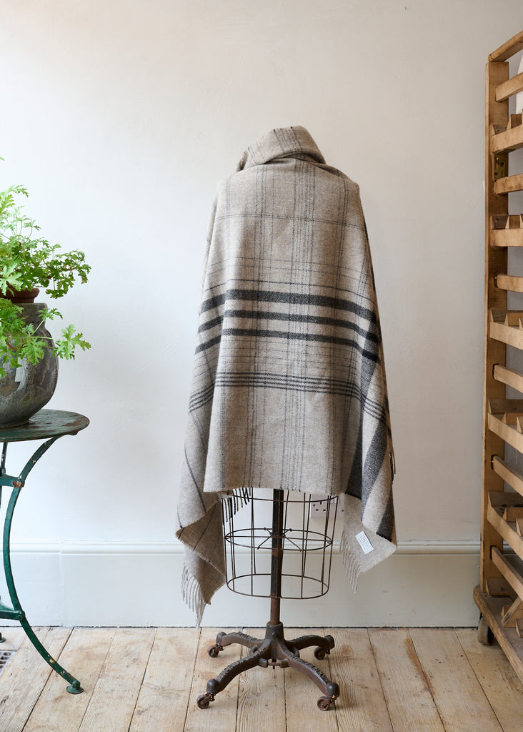 british-alpaca-blanket-with-linear-design