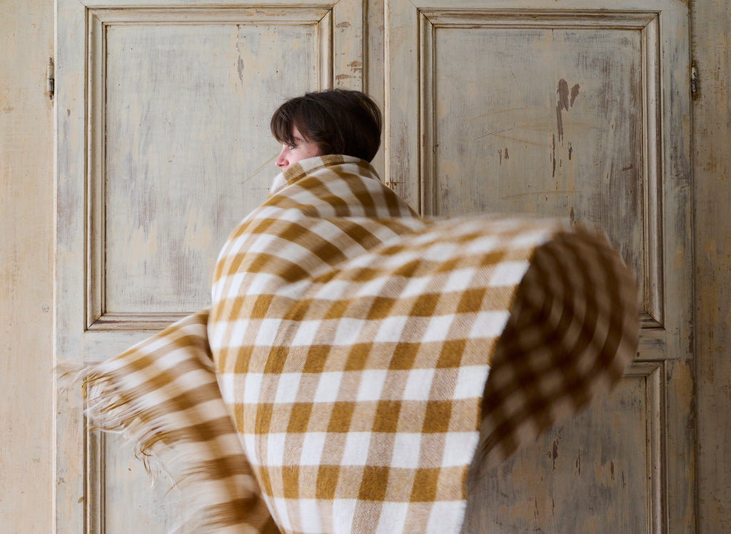 Onionskin and cream woven gingham blanket made from 100% lambswool