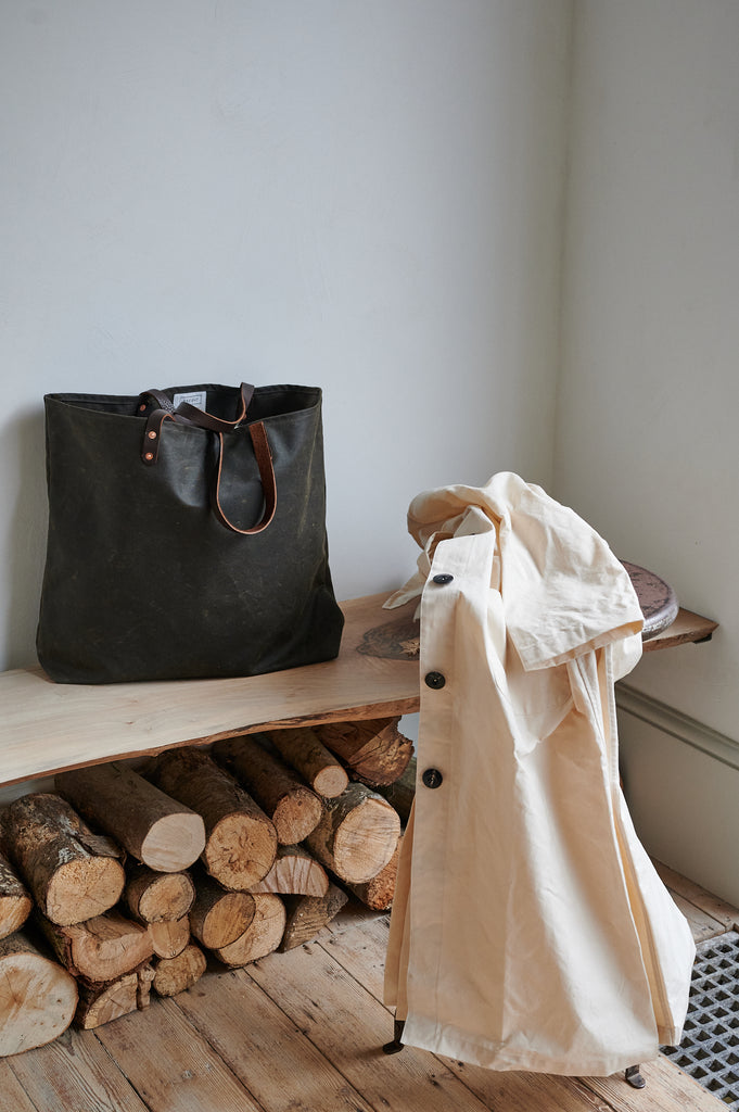 Waxed cotton bag in dark olive