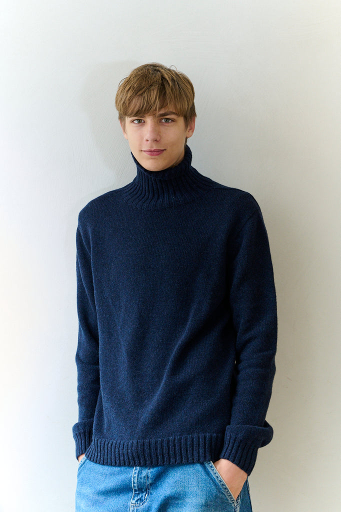 Indigo Men's cashmere and lambswool jumper with roll neck