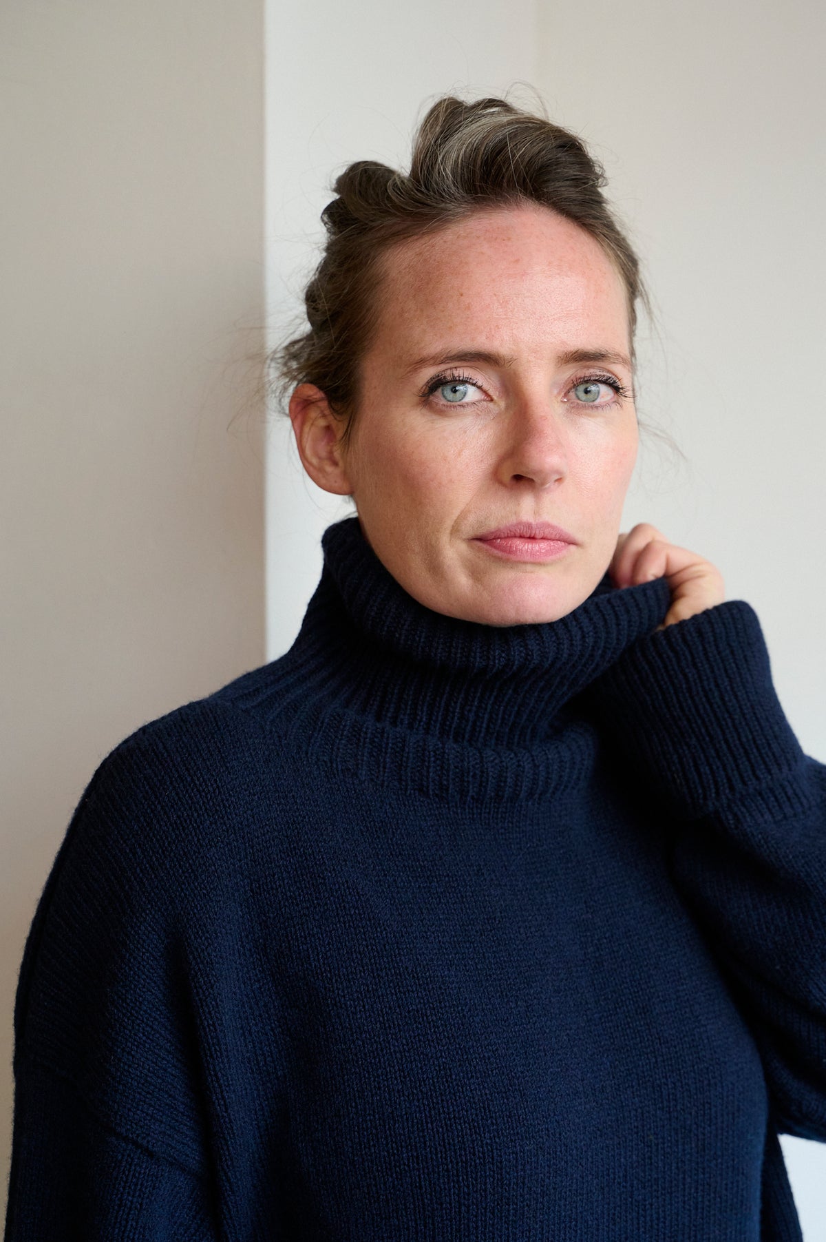 Dark Navy jumper roll neck in lambswool and cashmere