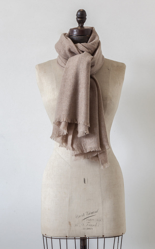 Faun Cashmere scarf in natural undyed colour