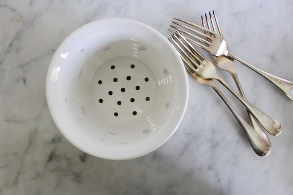 White Cutlery Drainer on Marble Worktop