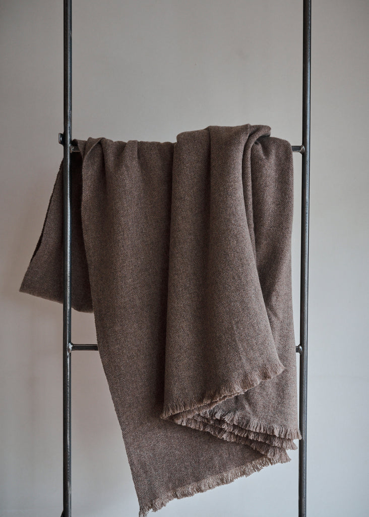 Undyed hand loomed Cashmere bed blankets