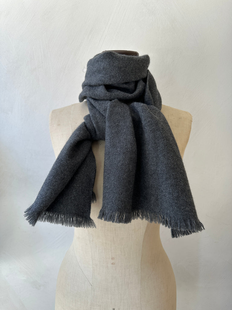 Charcoal Cashmere scarf in natural undyed colour