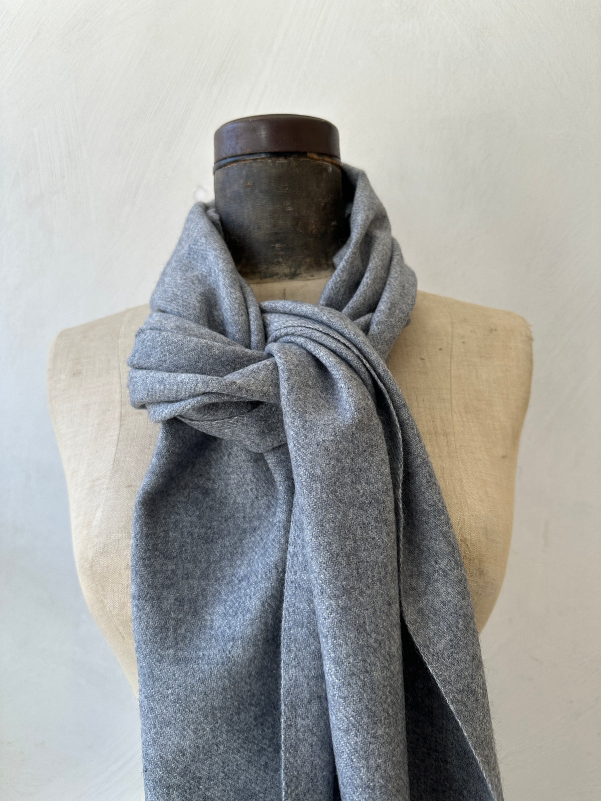 Flannel Grey Cashmere scarf in natural undyed colour