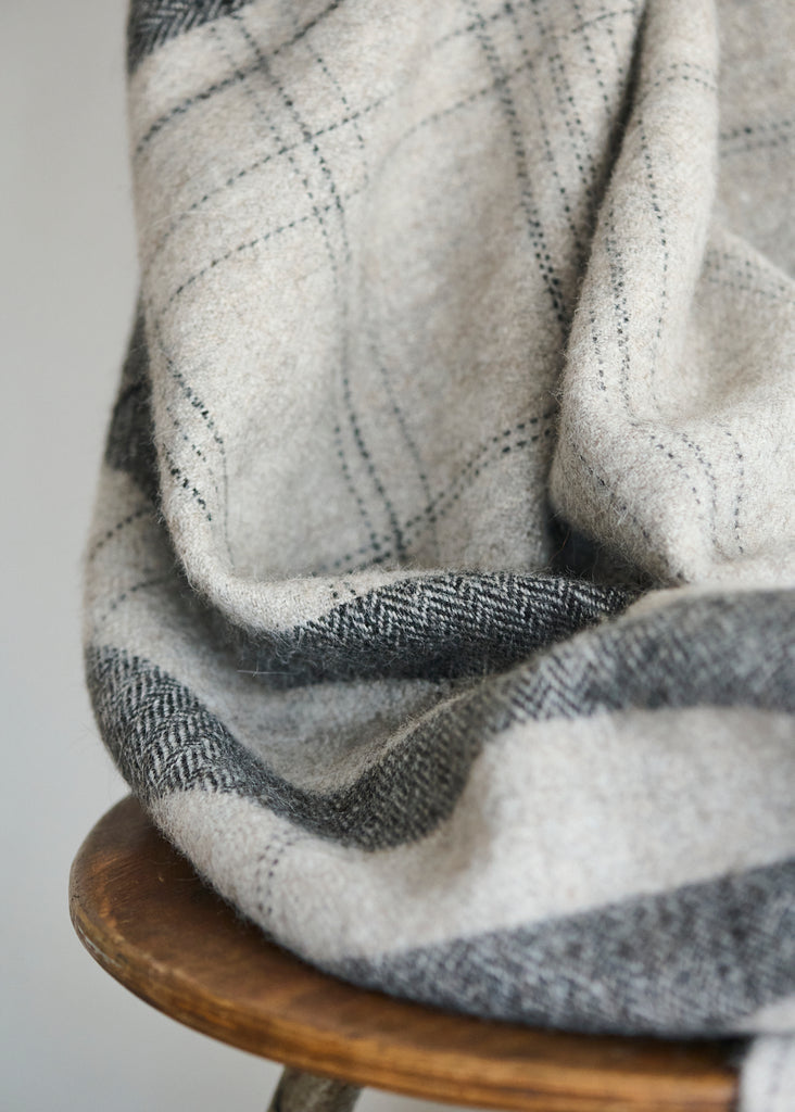 grey-patterned-alpaca-blanket-detail