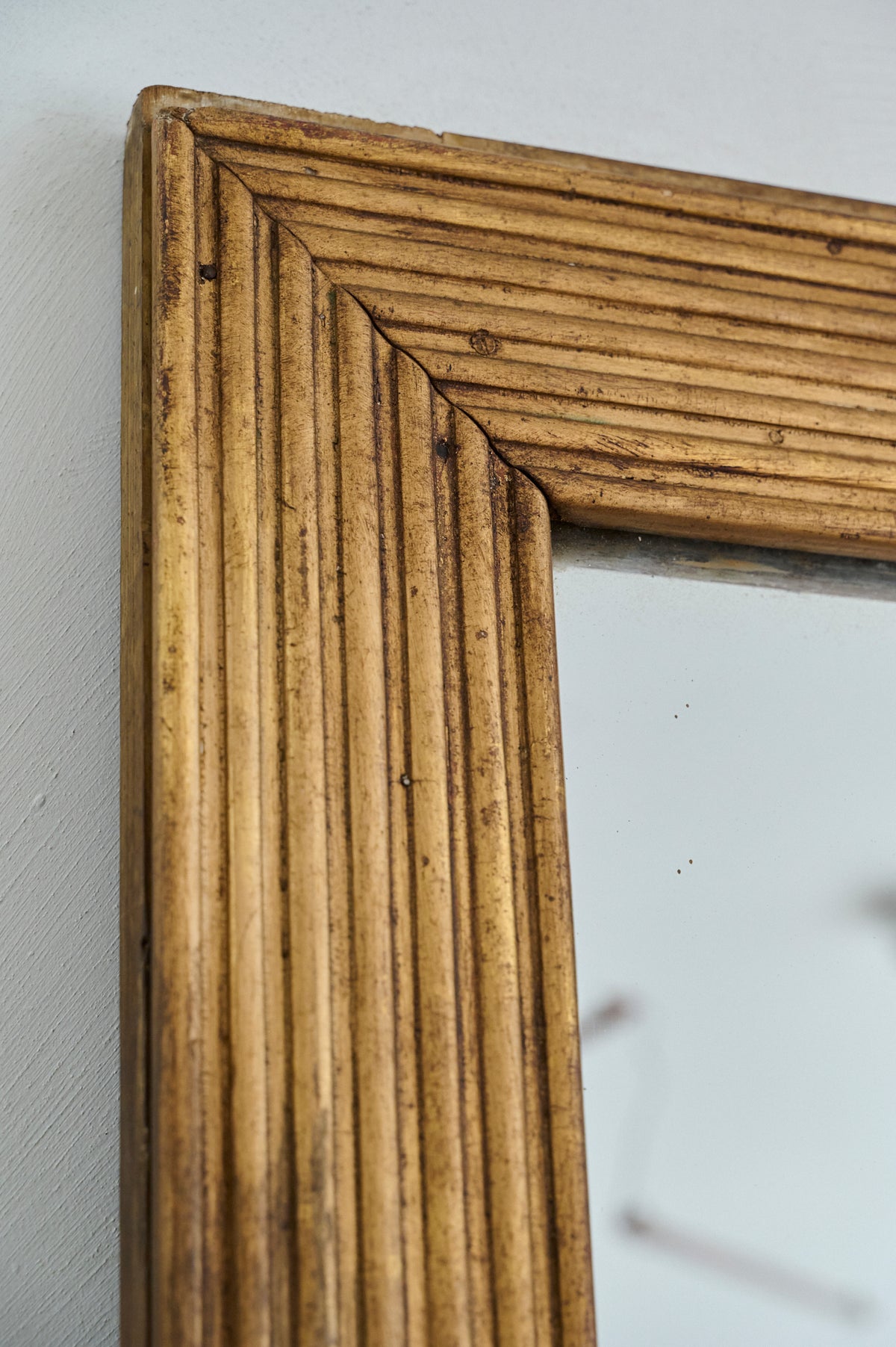 Fluted guilded mirror