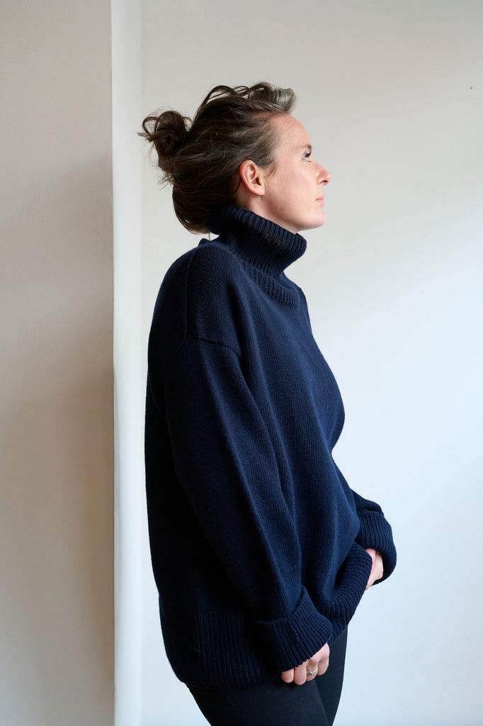 Dark Navy jumper made with lambswool and cashmere