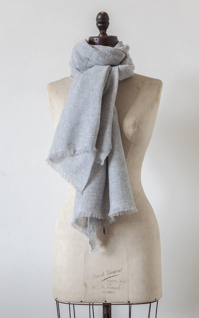 Pale Grey Cashmere scarf in natural undyed colour