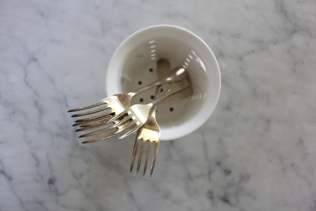 White Bone China Cutlery Drainer with Marble Worktop