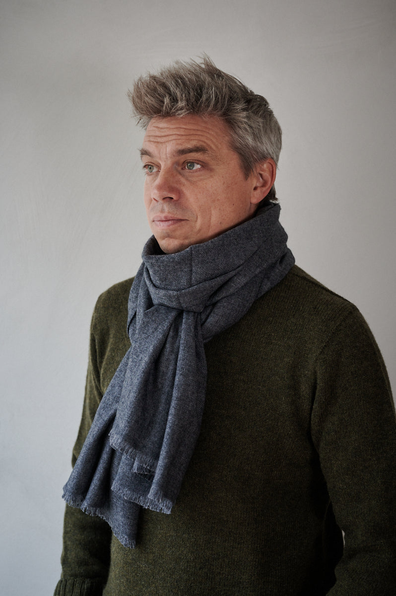 Charcoal Cashmere scarf in natural undyed colour
